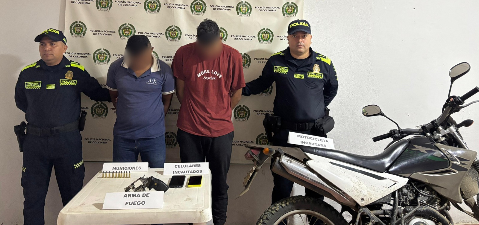 Policía captura en Gamarra a dos hombres armados.