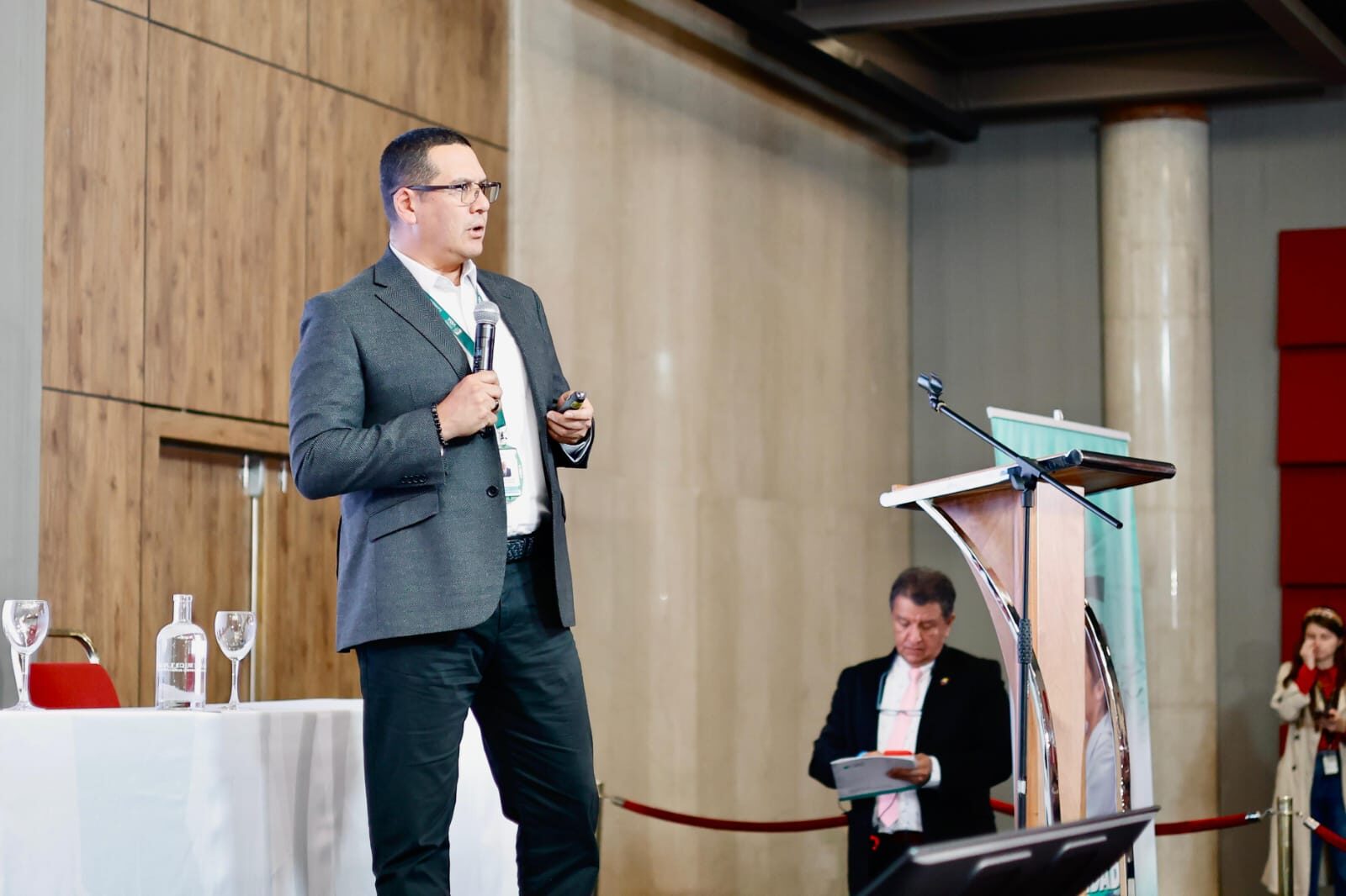 Superintendente anuncia entrega de EPS Sanitas a sus dueños