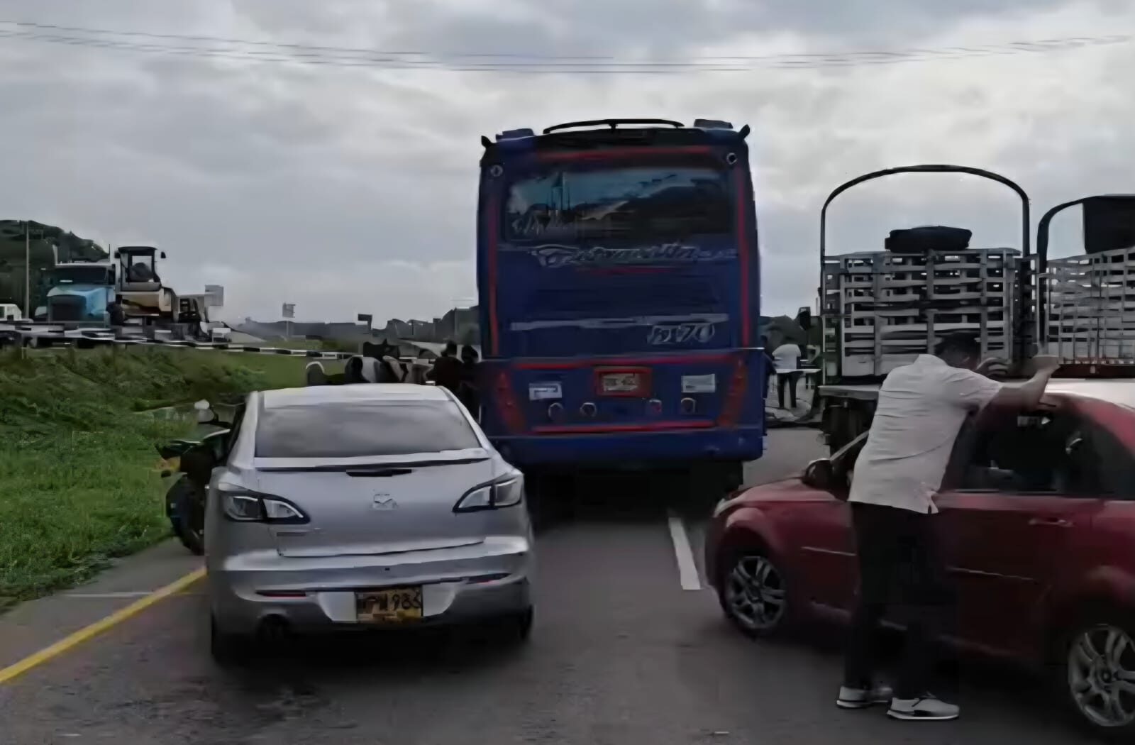 bloqueo vía Valledupar – Bosconia por protesta indígena