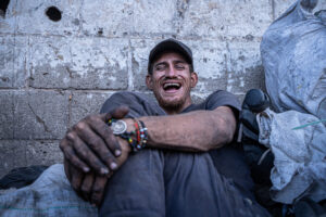 “El mono de Ciénaga” – “Callejón de los chirretes” Valledupar – El “mono” a carcajadas luego de un chiste en medio de la conversa– 14/02/2025