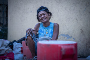 Yusmeri – “Callejón de los chirretes” Valledupar – Yusmeri sonriendo, aunque con una evidente nostalgia en sus ojos – 14/02/2025
