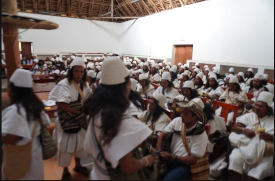 Mamos del Pueblo Arhuaco durante la socialización de la Ruta de Armonización.