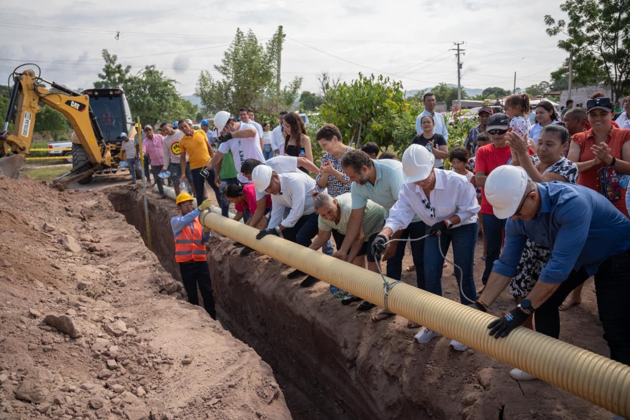 Elvia Milena Sanjuan inicia alcantarillado en El Copey.