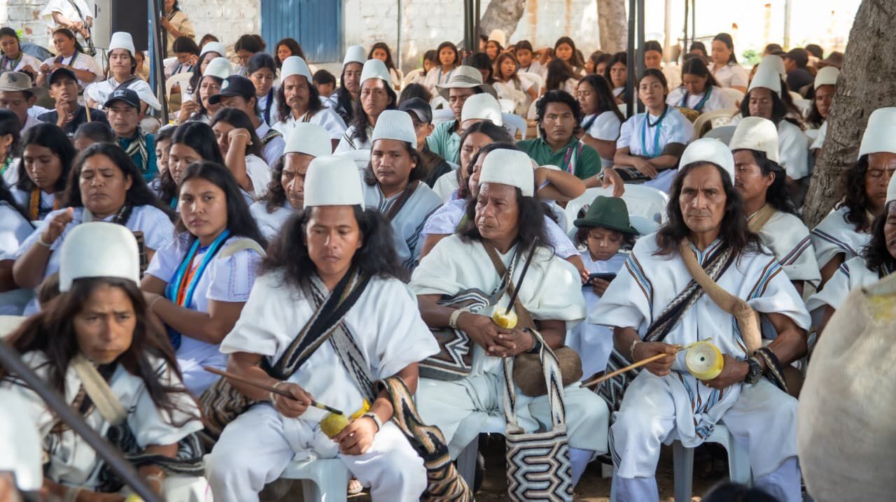 Mamos del Pueblo Arhuaco defienden su autonomía en la Sierra Nevada.