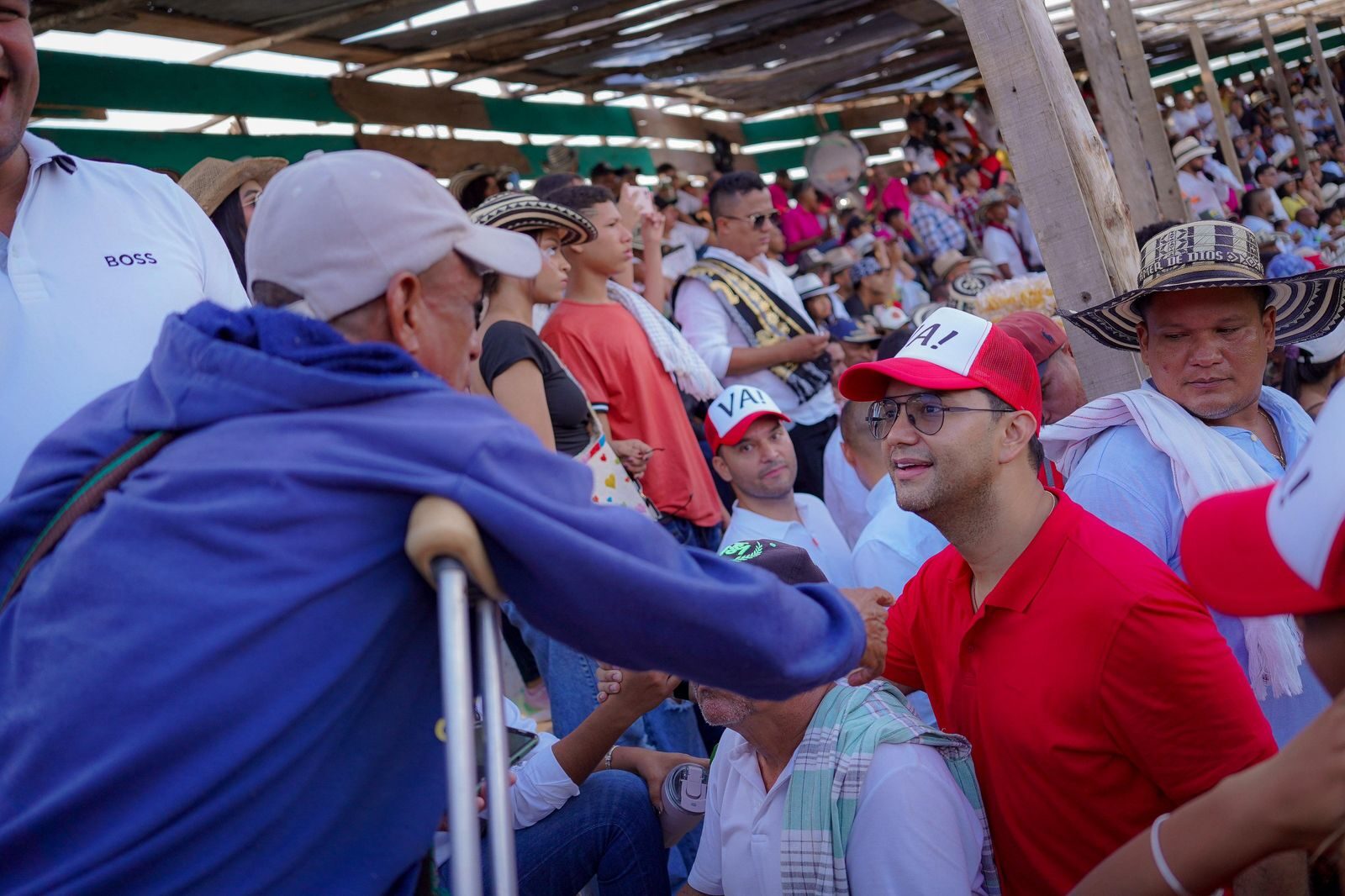 mello castro apoyos en astrea durante recorrido político