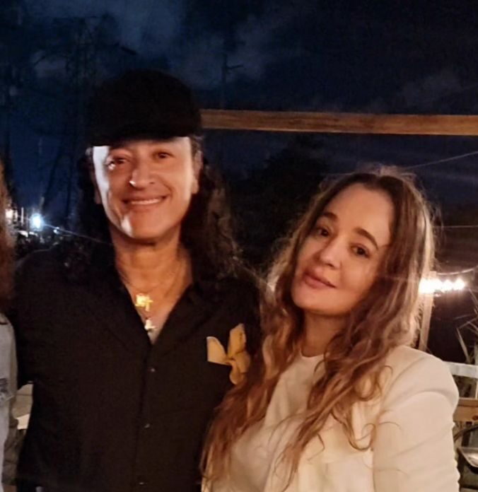 Elvis Crespo se vuelve a enamorar junto a su nueva pareja